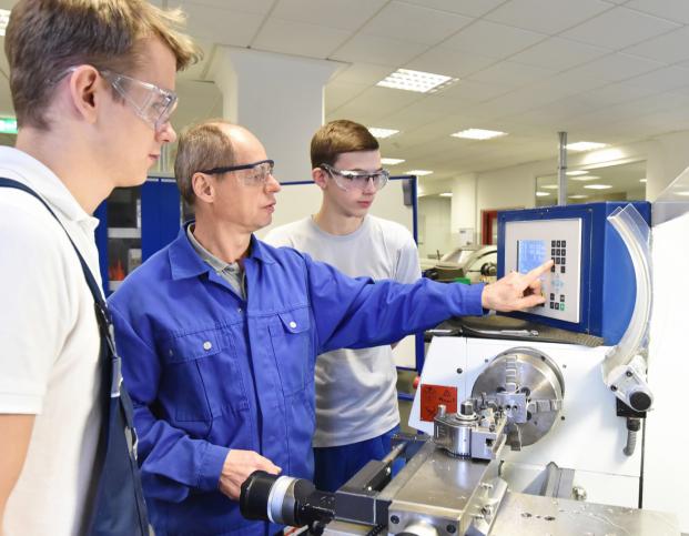 Alternance : le guide pratique pour les employeurs et les organismes de formation est disponible